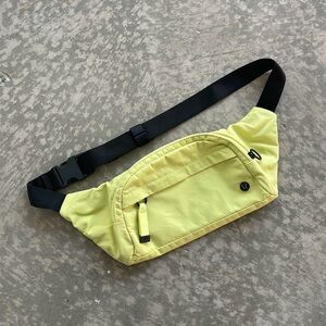 Lululemon Crossbody Bag Fanny Pack Zipper Neon Yellow
